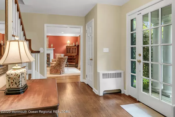 Rumson, NJ 07760,4 Clay Court