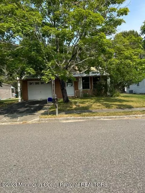 Toms River, NJ 08757,10 Canterbury Lane