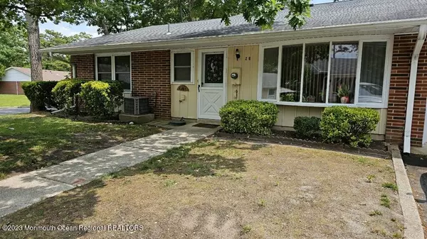 Lakewood, NJ 08701,2 Buckingham Drive