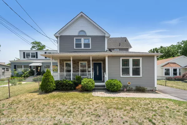 Keyport, NJ 07735,392 Maple Place