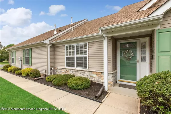 43 Strawberry Lane, Lakewood, NJ 08701