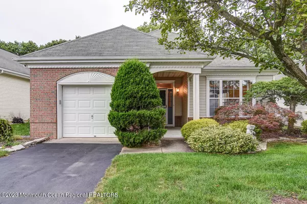 111 Golden Seasons Drive, Lakewood, NJ 08701