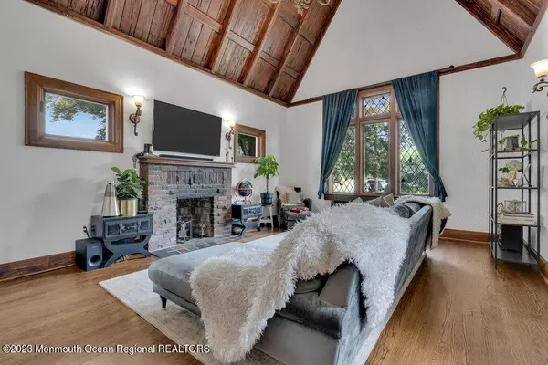 Bloomfield, NJ 07003,12 Claremont Place