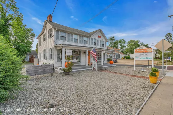 Fair Haven, NJ 07704,813 River Road