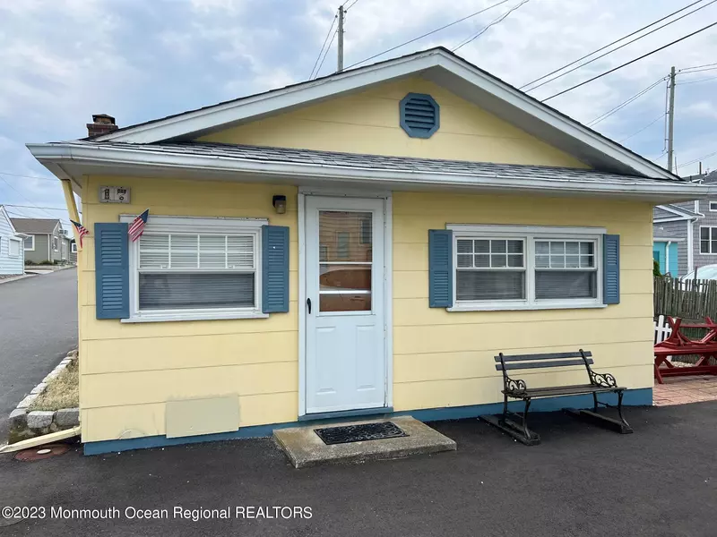 17 E Chadwick Way, Lavallette, NJ 08735