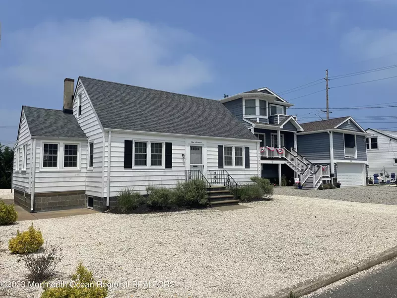 117 New Brunswick Avenue, Lavallette, NJ 08735