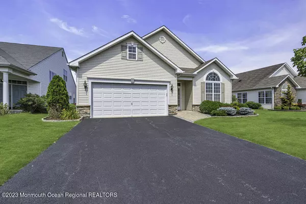 Lakewood, NJ 08701,30 Eagle Ridge Circle