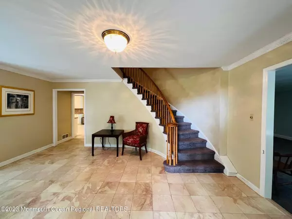 Holmdel, NJ 07733,7 Seven Oaks Drive