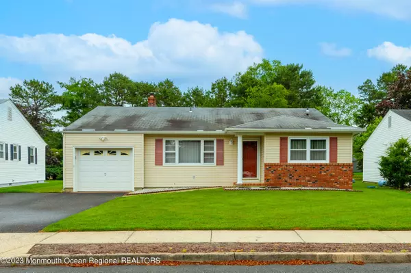 22 Millbrook Drive, Toms River, NJ 08757