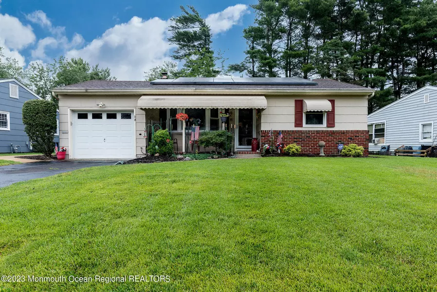 34 Stanford Drive, Toms River, NJ 08757