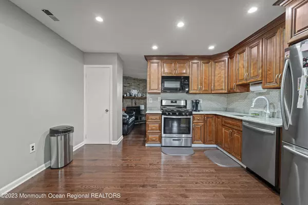 North Brunswick, NJ 08902,54 Lafayette Court