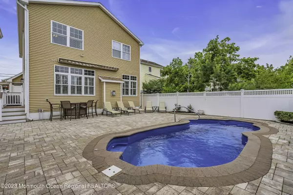 Lavallette, NJ 08735,108 New Jersey Avenue