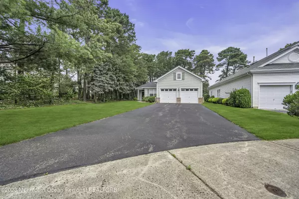 Lakewood, NJ 08701,39 Quicksilver Court