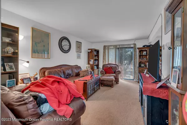 Lakewood, NJ 08701,31 Woodlake Drive