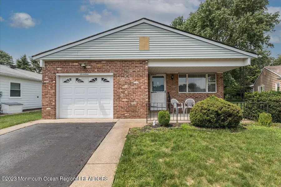17 Madras Court, Toms River, NJ 08757