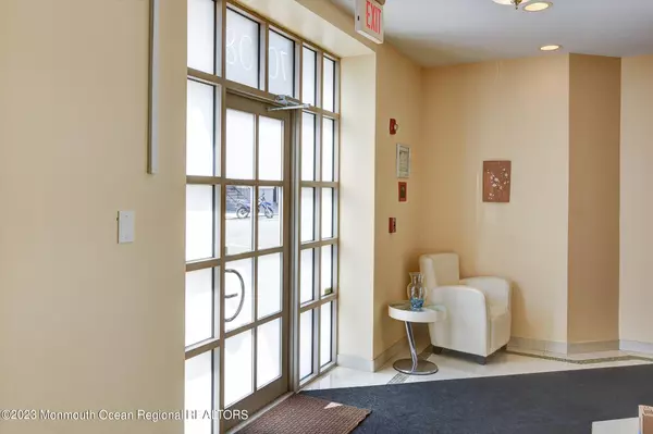 Guttenberg, NJ 07093,7008 Madison Street #402