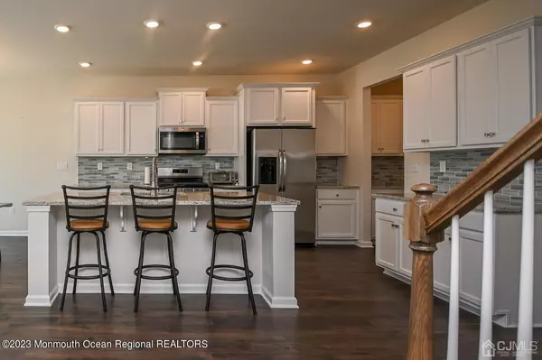 Manahawkin, NJ 08050,55 Holloway Avenue