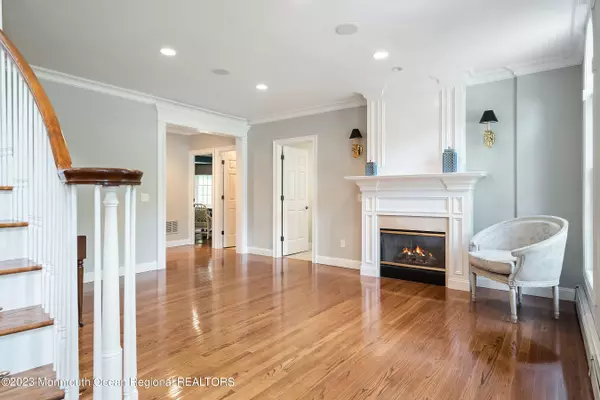 Holmdel, NJ 07733,17 Raintree Court