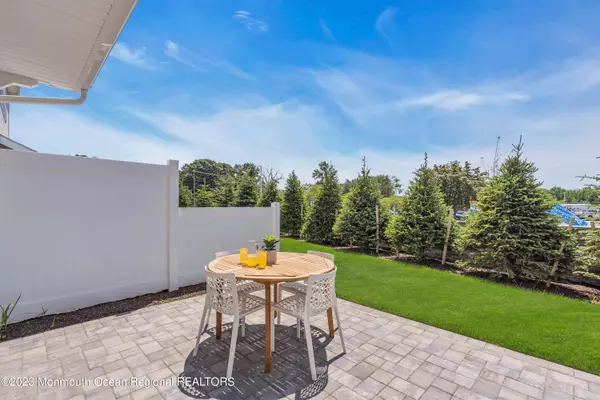 Wall, NJ 07753,22 Chapel Lane