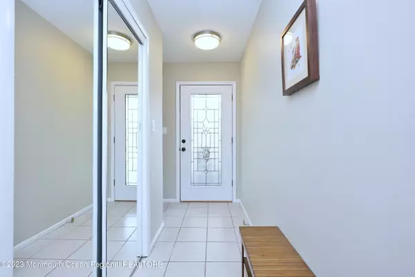 Matawan, NJ 07747,11 Oakshades Avenue