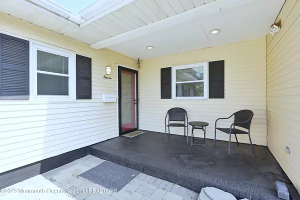 Matawan, NJ 07747,11 Oakshades Avenue