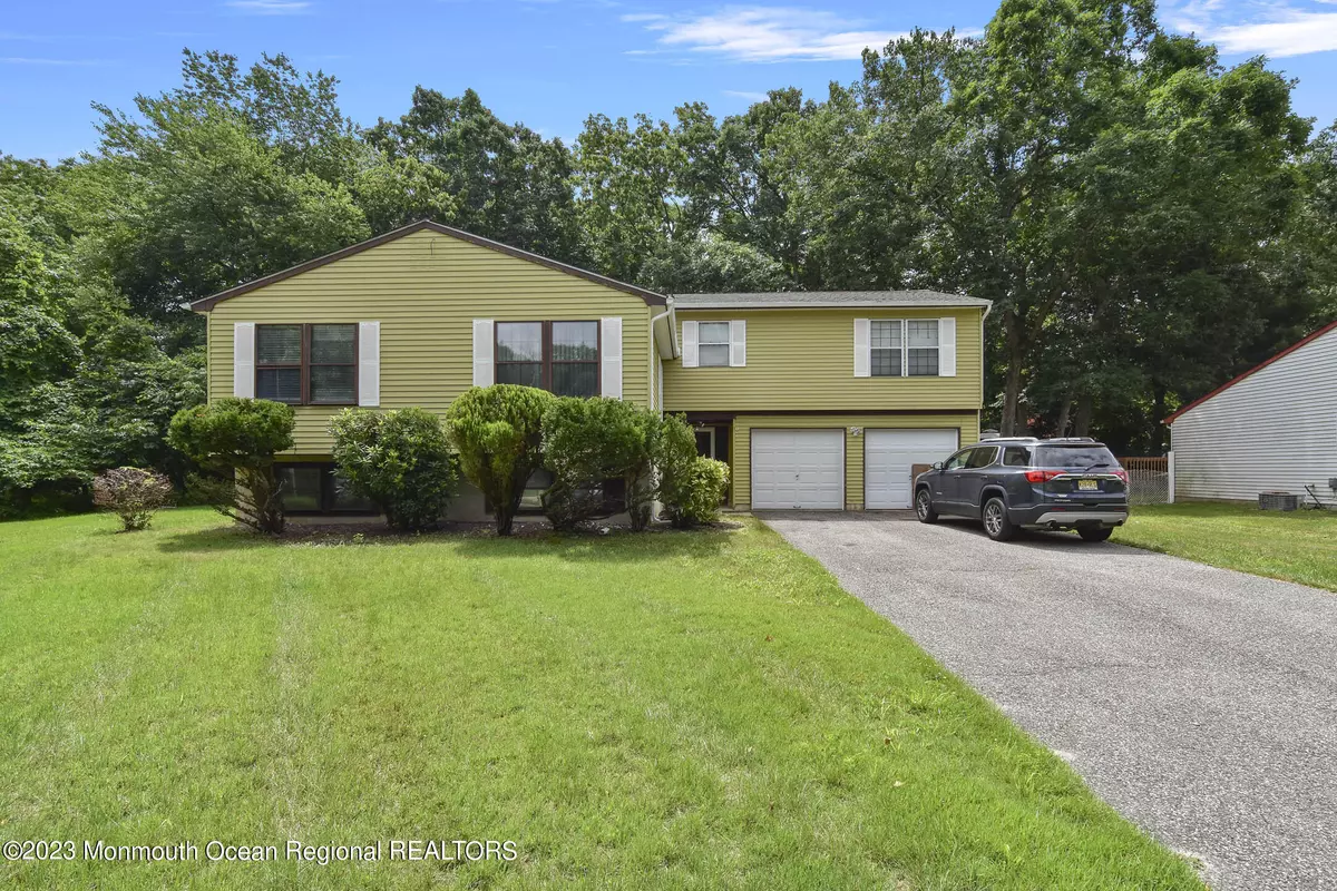 Howell, NJ 07731,16 Colonial Court