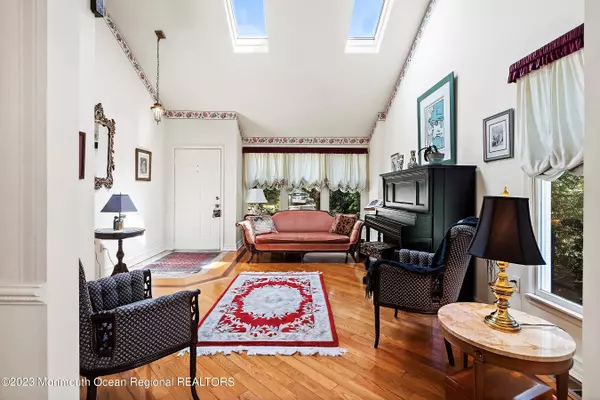 Fair Haven, NJ 07704,547 River Road