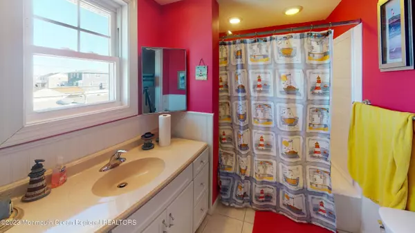 Lavallette, NJ 08735,114 Newark Avenue