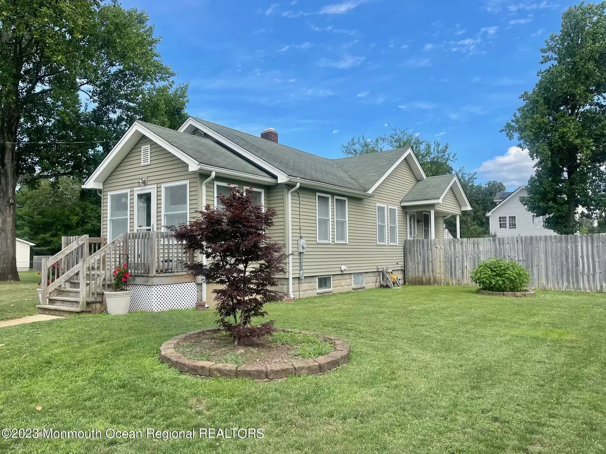 Lakehurst, NJ 08733,603 Oak Street