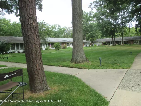 Lakewood, NJ 08701,165 Gramercy Court