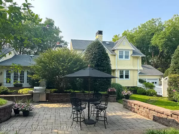 Rumson, NJ 07760,1 Laurel Lane
