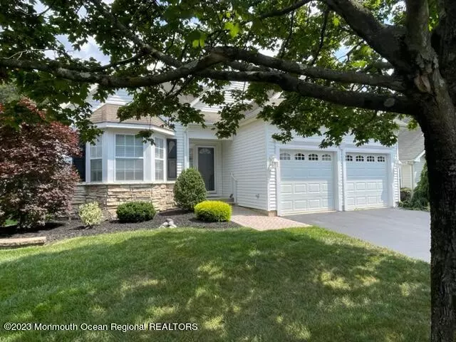 55 Rosewood Drive, Lakewood, NJ 08701