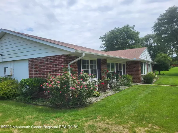 Lakewood, NJ 08701,861 Inverness Court #1001