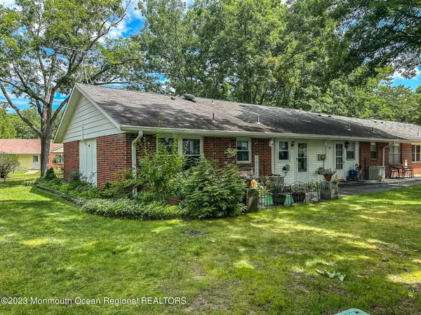 Lakewood, NJ 08701,86 Dorchester Drive