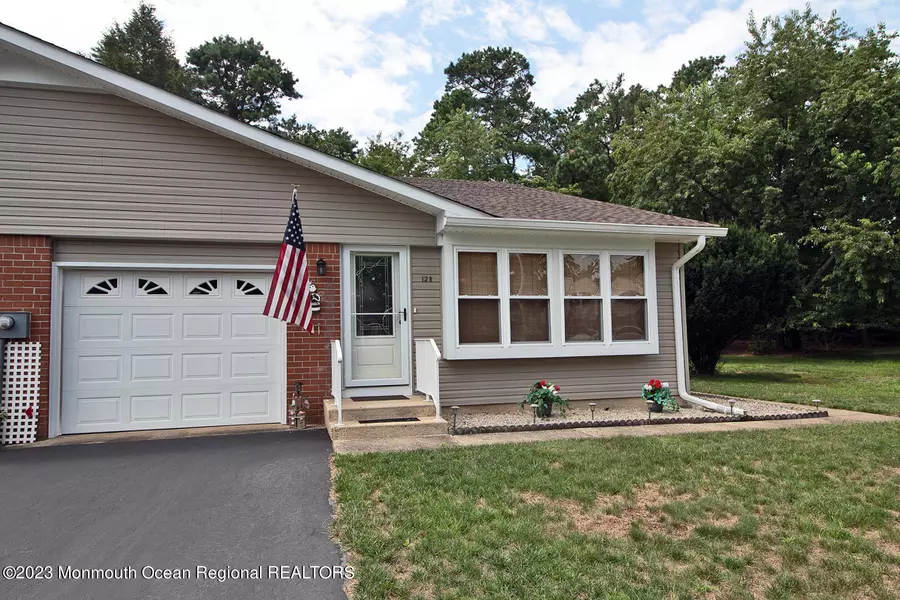 12 Yorktowne Parkway, Whiting, NJ 08759