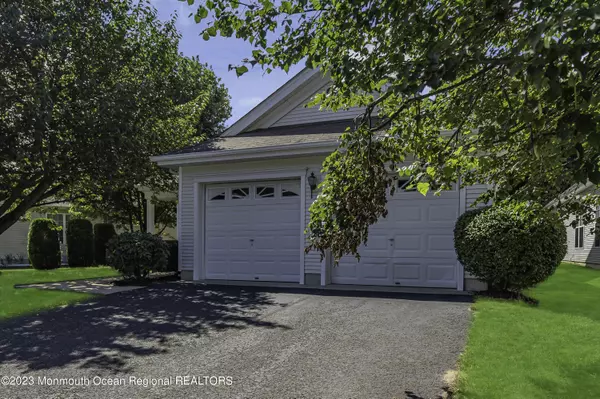 Lakewood, NJ 08701,3 Amberlands Court