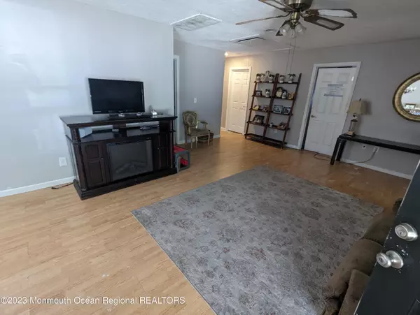 Lanoka Harbor, NJ 08734,103 Lawrence Drive