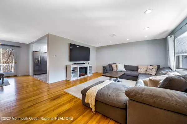 Matawan, NJ 07747,347 Forrest Avenue