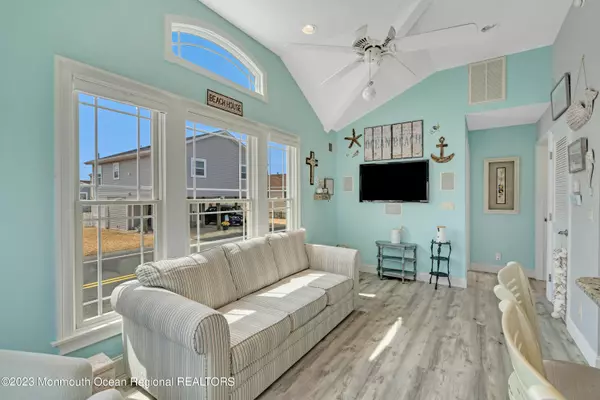 Lavallette, NJ 08735,114 W Bayview Drive