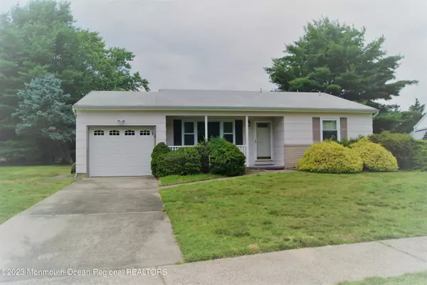 20 Salisbury Court, Toms River, NJ 08757