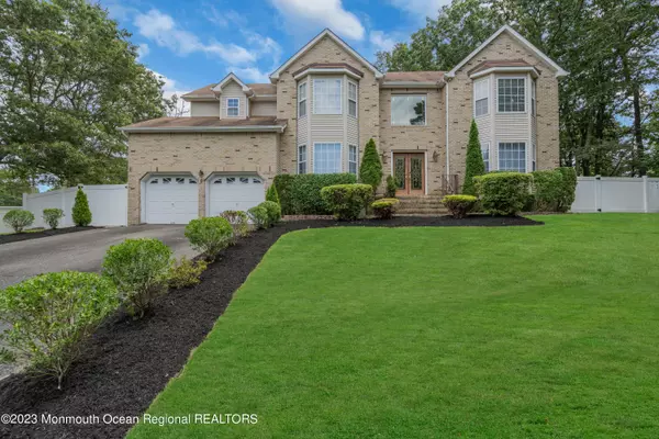 5 Tamara Court, Lakewood, NJ 08701