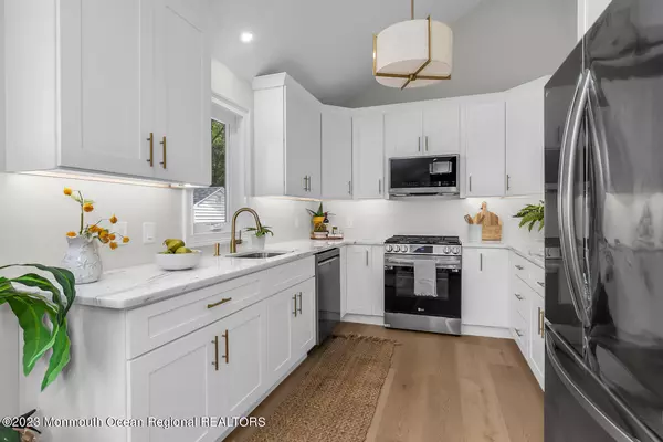 Hazlet, NJ 07730,11 Mallard Street