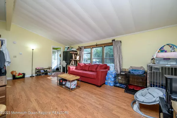 Manalapan, NJ 07726,34 Forest Drive