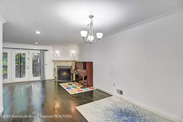 Holmdel, NJ 07733,31 Maria Court