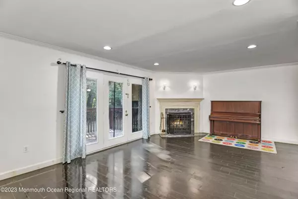 Holmdel, NJ 07733,31 Maria Court