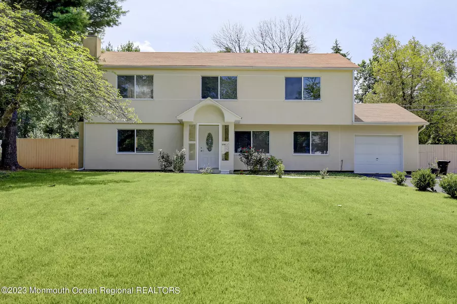 6 Lexington Drive, Manalapan, NJ 07726