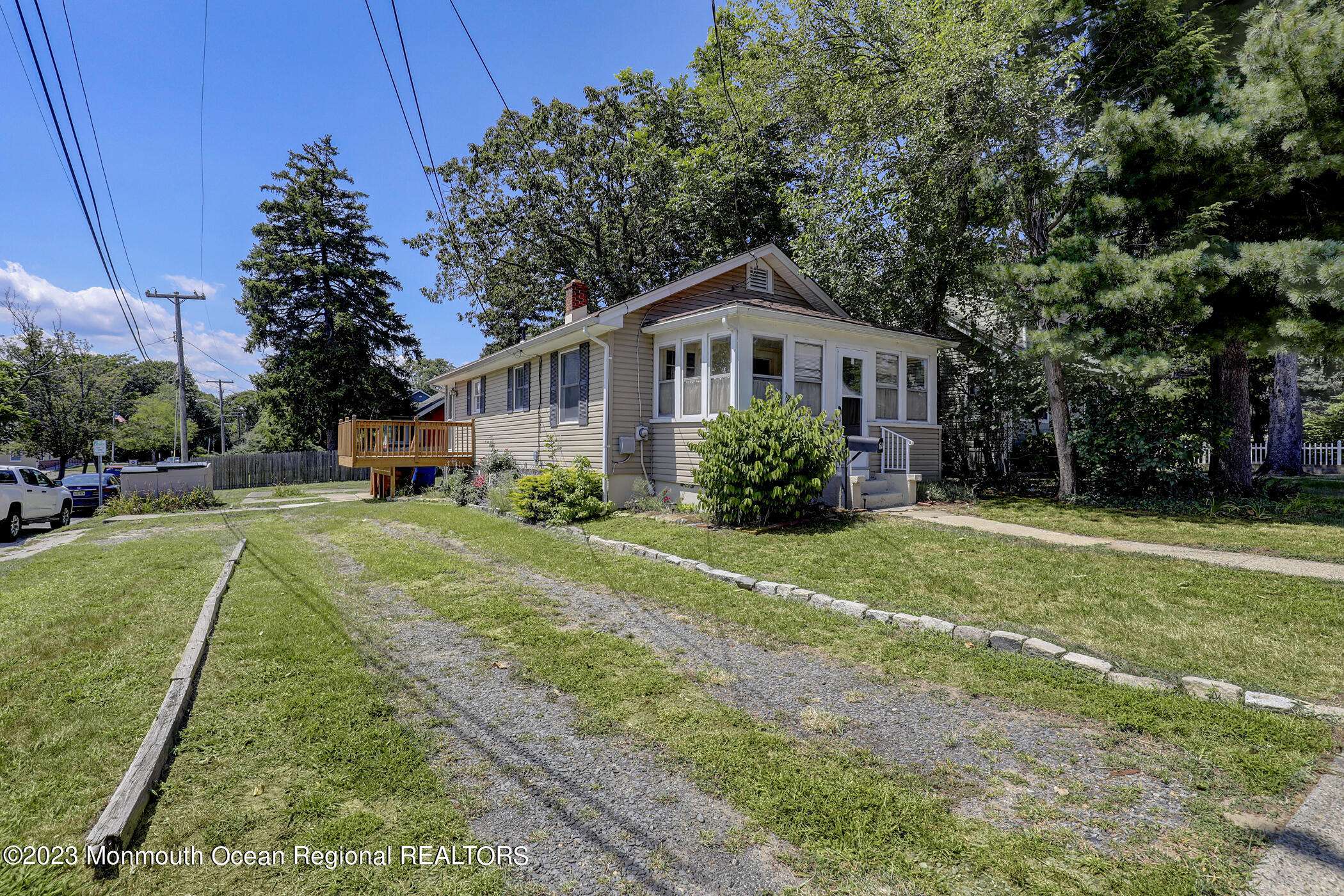 61 Thompson Avenue, Leonardo, NJ 07737