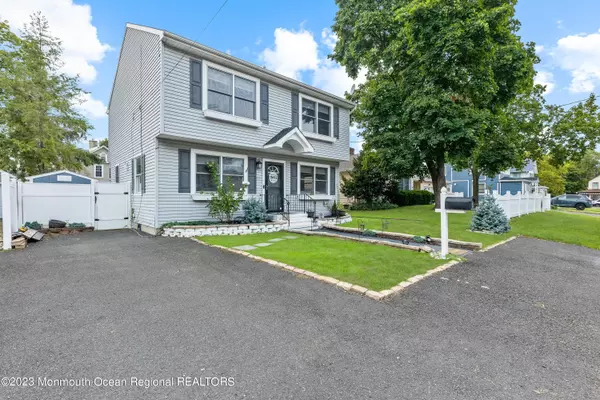 Keyport, NJ 07735,12 Chingarora Avenue