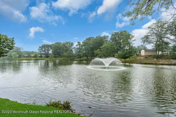 852 Thornhill Court, Lakewood, NJ 08701