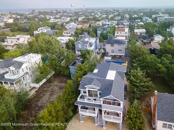 Barnegat Light, NJ 08006,14 E 17th Street